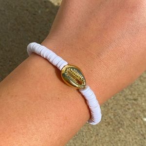 7 in white and gold seashell bracelet